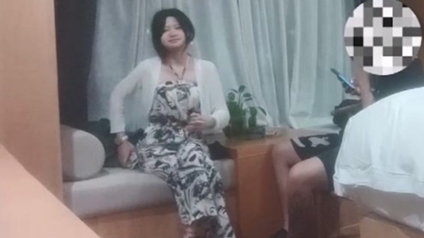 《海王探花阿枪》06年后白虎小太妹